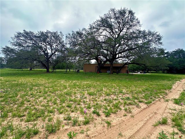 586 Jenschke Ln, Poteet, TX 78065