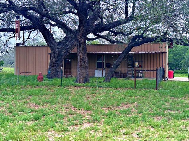 586 Jenschke Ln, Poteet, TX 78065