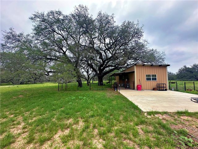 586 Jenschke Ln, Poteet, TX 78065