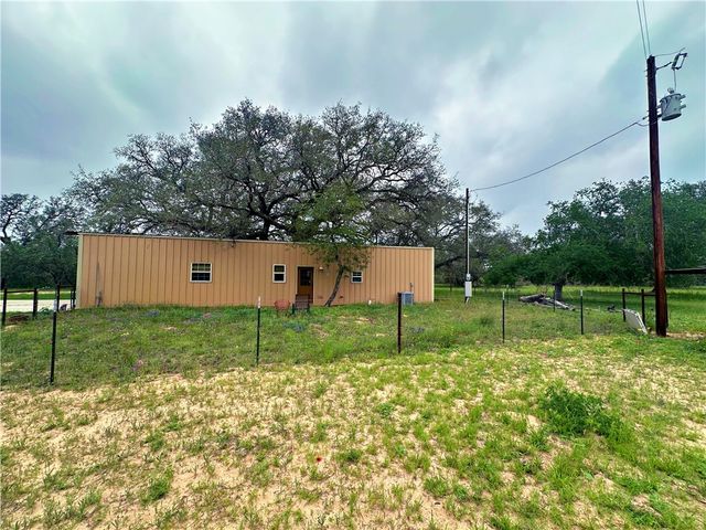 586 Jenschke Ln, Poteet, TX 78065