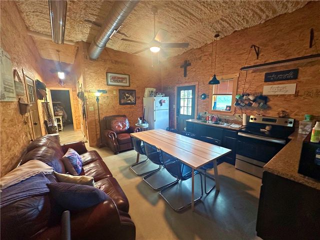 586 Jenschke Ln, Poteet, TX 78065