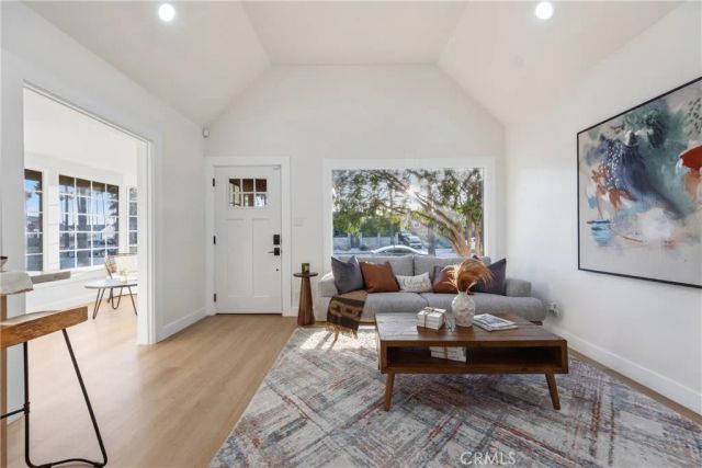 5612 S Rimpau, Los Angeles, CA 90043