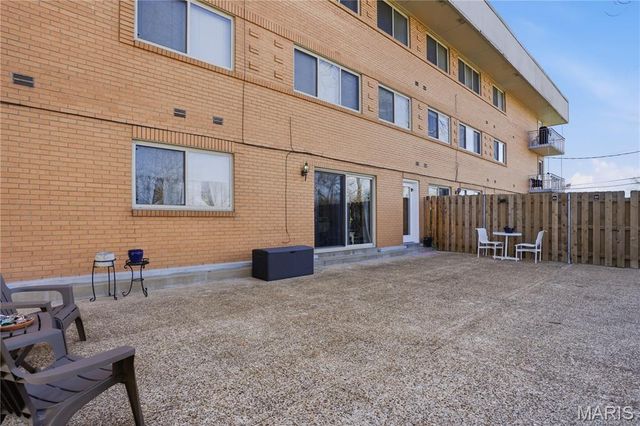 8631 Old Bonhomme Road 1E, St Louis, MO 63132