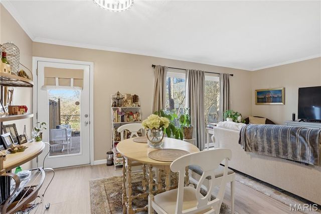 8631 Old Bonhomme Road 1E, St Louis, MO 63132