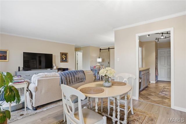 8631 Old Bonhomme Road 1E, St Louis, MO 63132