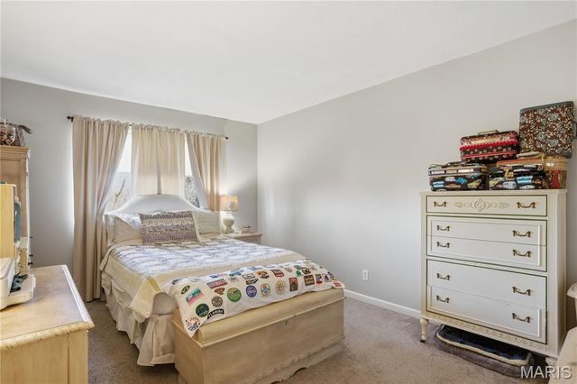 8631 Old Bonhomme Road 1E, St Louis, MO 63132