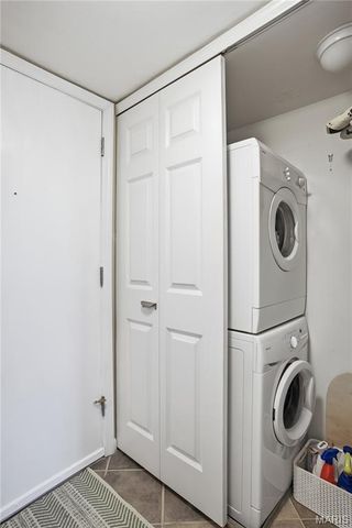 8631 Old Bonhomme Road 1E, St Louis, MO 63132