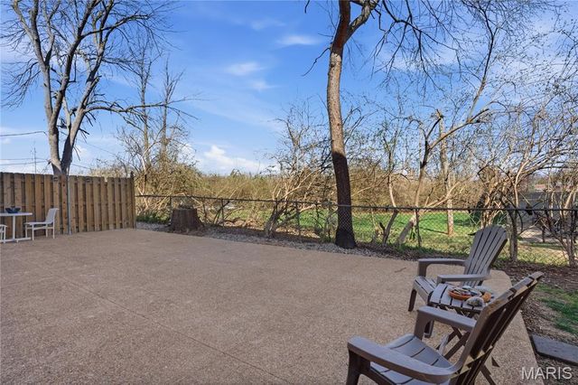 8631 Old Bonhomme Road 1E, St Louis, MO 63132