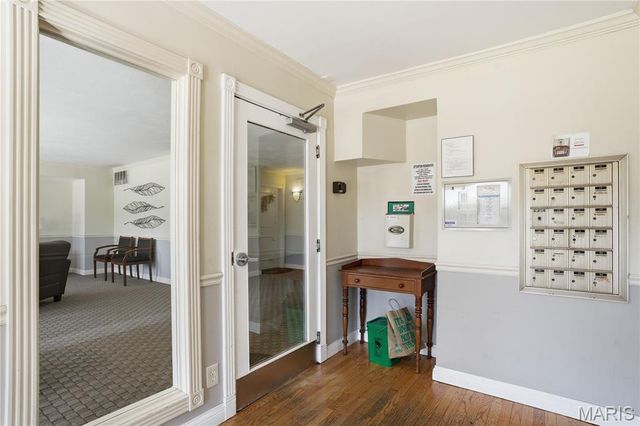 8631 Old Bonhomme Road 1E, St Louis, MO 63132