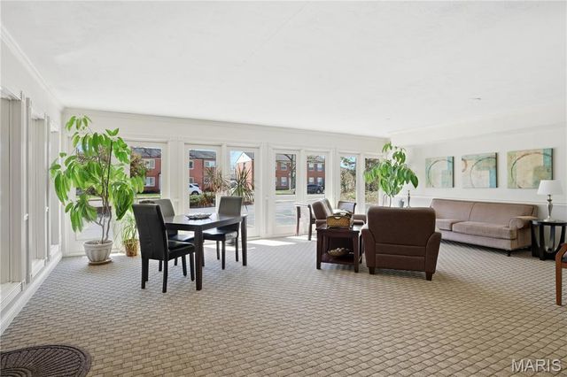 8631 Old Bonhomme Road 1E, St Louis, MO 63132