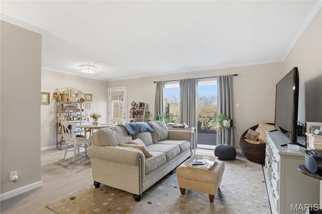 8631 Old Bonhomme Road 1E, St Louis, MO 63132