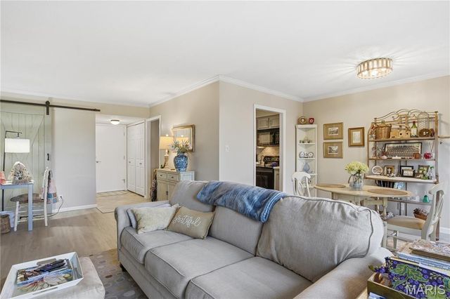 8631 Old Bonhomme Road 1E, St Louis, MO 63132