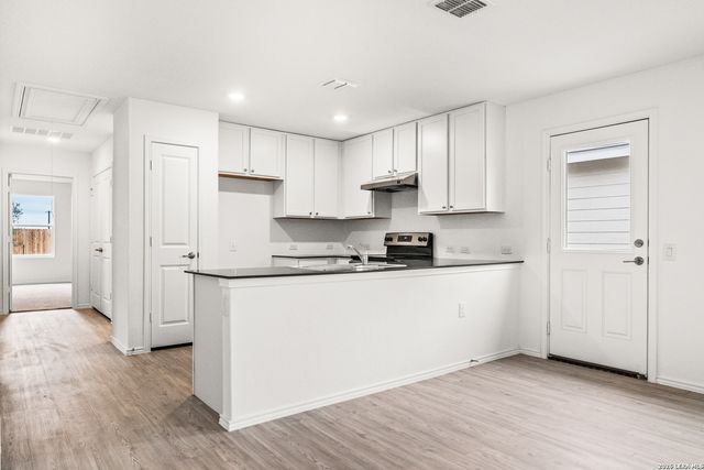 907 Stricker Path, San Antonio, TX 78221
