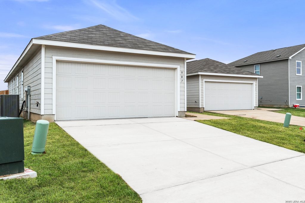907 Stricker Path, San Antonio, TX 78221