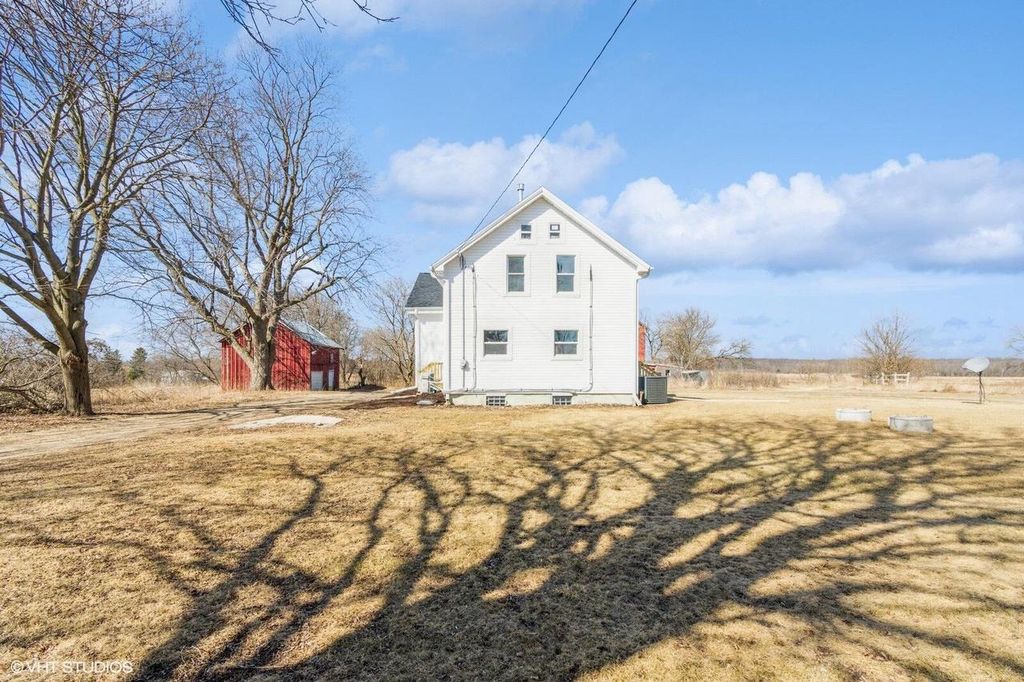 3741 Division ROAD, Jackson, WI 53037