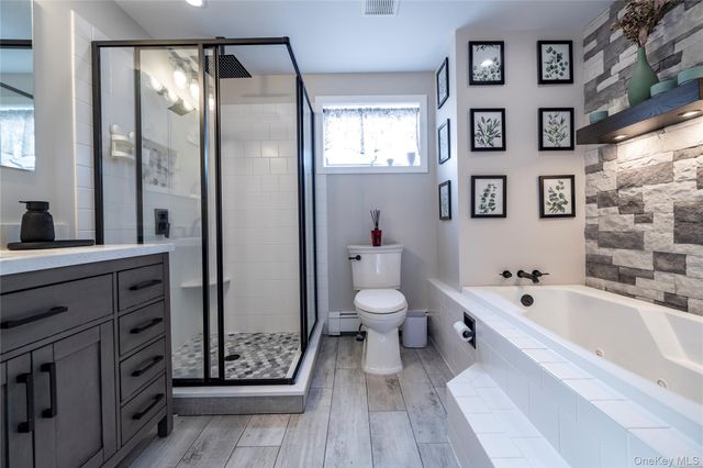 93 Kenneth Place, New Hyde Park, NY 11040