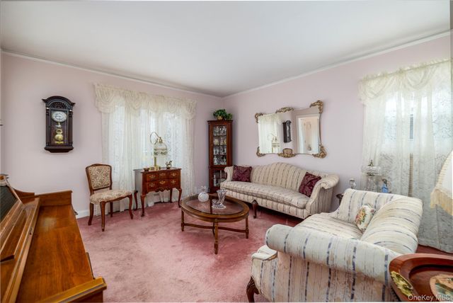 93 Kenneth Place, New Hyde Park, NY 11040