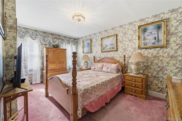 93 Kenneth Place, New Hyde Park, NY 11040