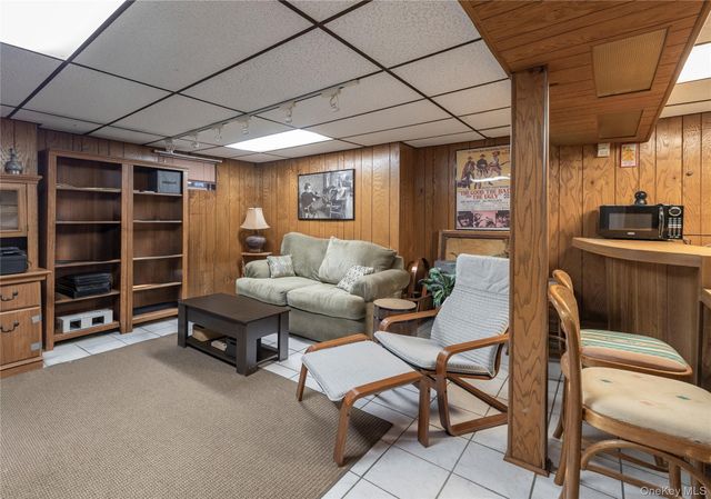 93 Kenneth Place, New Hyde Park, NY 11040