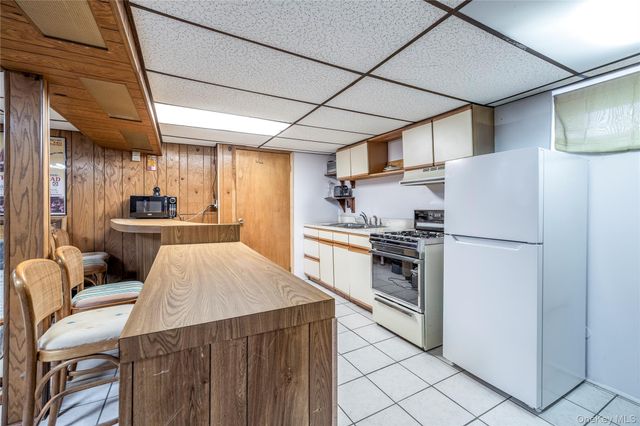 93 Kenneth Place, New Hyde Park, NY 11040