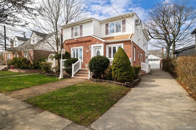 93 Kenneth Place, New Hyde Park, NY 11040