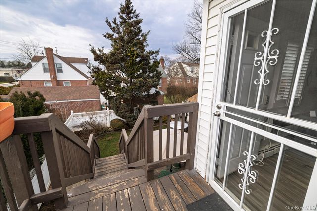 93 Kenneth Place, New Hyde Park, NY 11040