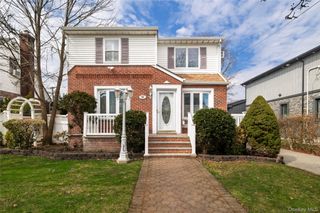 93 Kenneth Place, New Hyde Park, NY 11040