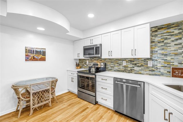 6021 BAHIA DEL MAR CIRCLE 540, St Petersburg, FL 33715