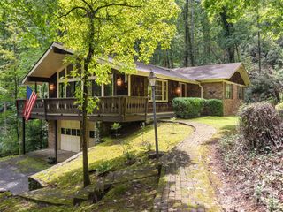 25 Iroquois Drive, Hendersonville, NC 28791