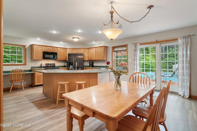 10 Hillside Avenue, Tuckerton, NJ 08087