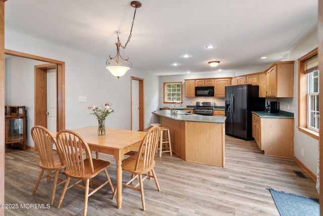 10 Hillside Avenue, Tuckerton, NJ 08087