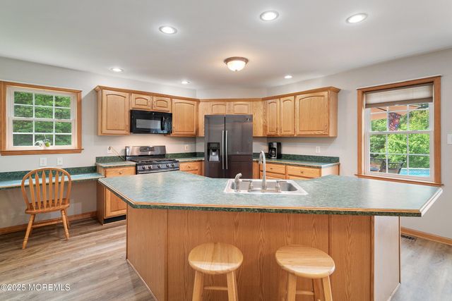10 Hillside Avenue, Tuckerton, NJ 08087