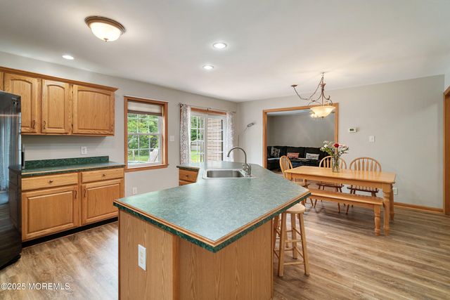 10 Hillside Avenue, Tuckerton, NJ 08087