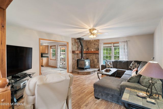 10 Hillside Avenue, Tuckerton, NJ 08087