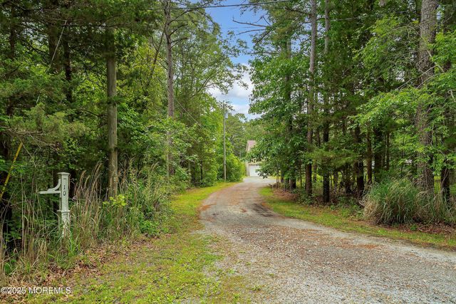 10 Hillside Avenue, Tuckerton, NJ 08087
