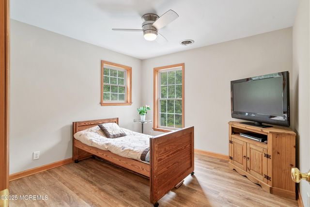 10 Hillside Avenue, Tuckerton, NJ 08087