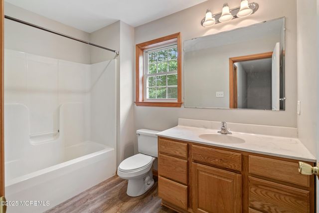 10 Hillside Avenue, Tuckerton, NJ 08087
