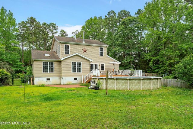 10 Hillside Avenue, Tuckerton, NJ 08087