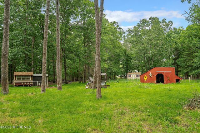 10 Hillside Avenue, Tuckerton, NJ 08087