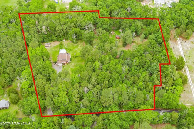 10 Hillside Avenue, Tuckerton, NJ 08087