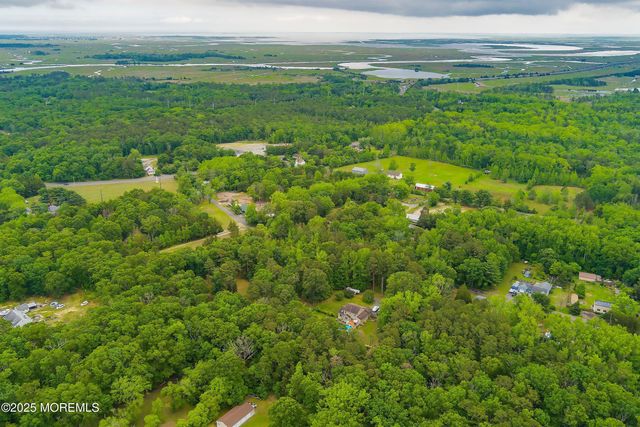 10 Hillside Avenue, Tuckerton, NJ 08087