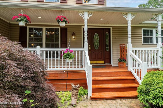 10 Hillside Avenue, Tuckerton, NJ 08087