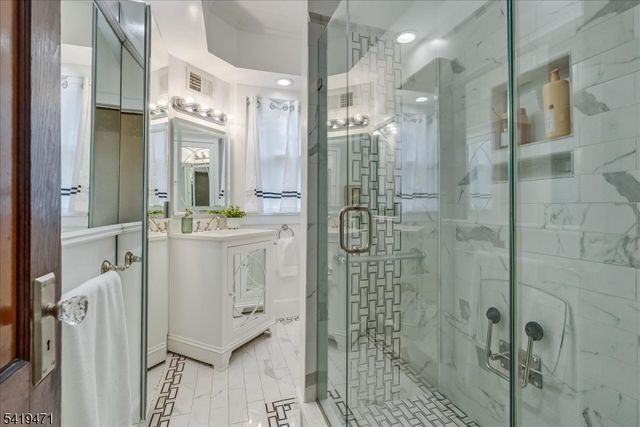 552 Summit Ave, Maplewood Twp., NJ 07040