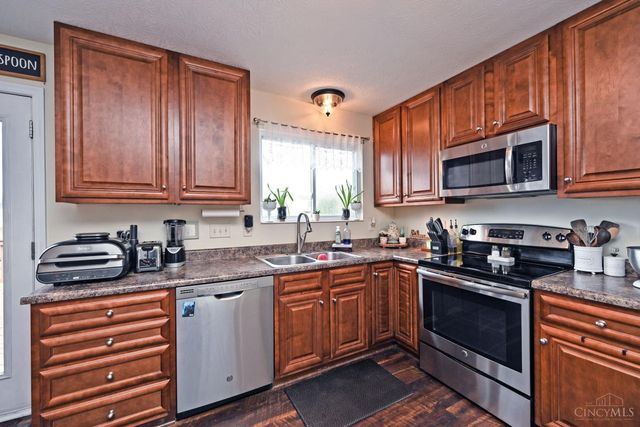 200 Lights Pointe Court, New Richmond, OH 45157