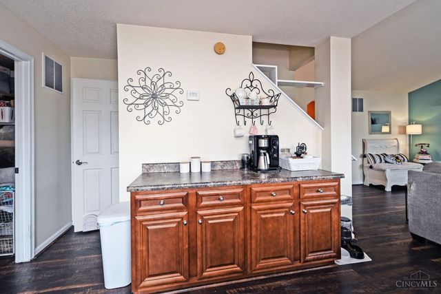 200 Lights Pointe Court, New Richmond, OH 45157