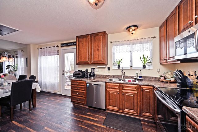 200 Lights Pointe Court, New Richmond, OH 45157