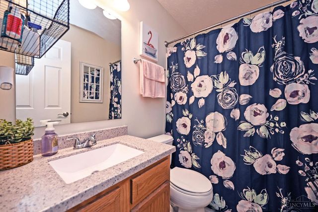 200 Lights Pointe Court, New Richmond, OH 45157