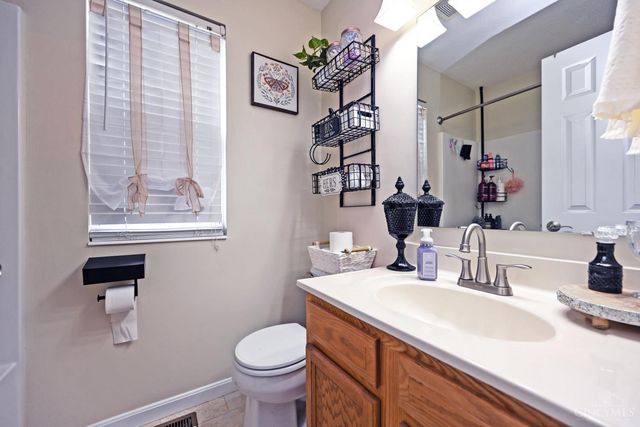 200 Lights Pointe Court, New Richmond, OH 45157