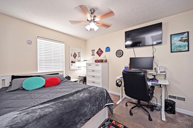 200 Lights Pointe Court, New Richmond, OH 45157