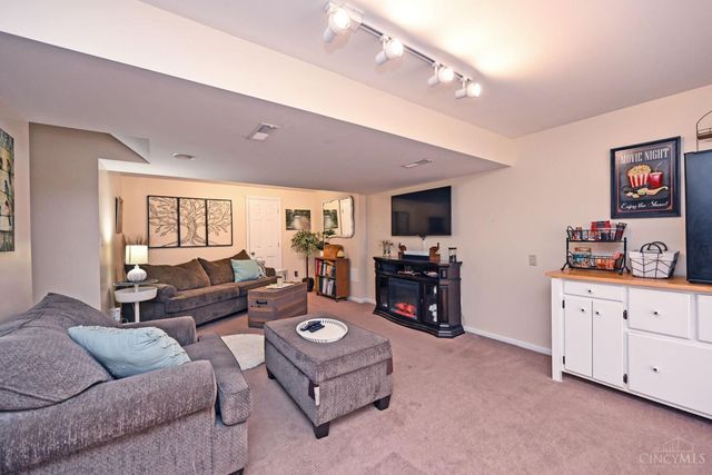 200 Lights Pointe Court, New Richmond, OH 45157